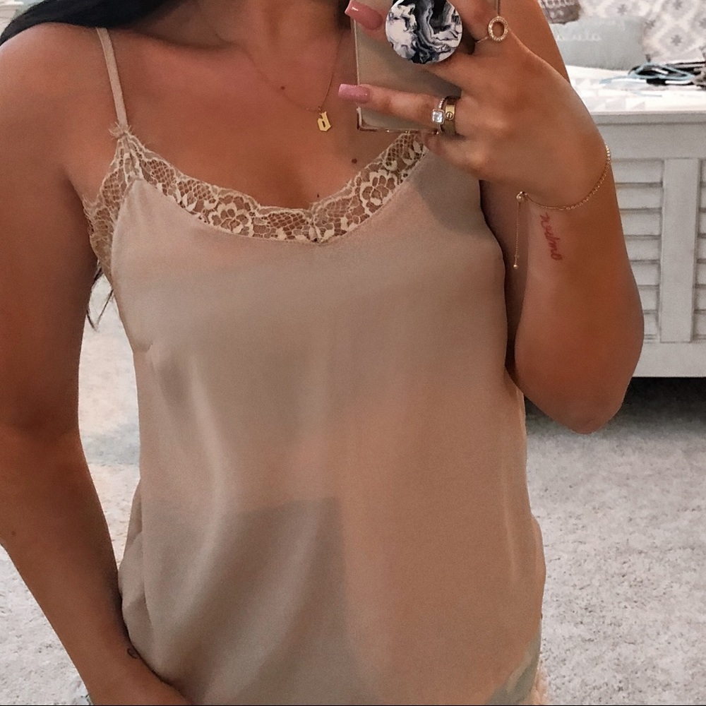 ⭐️Nude Lace camisole⭐️